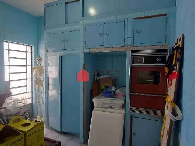 Casa com 553m², para alugar, no bairro Centro em Pindamonhangaba