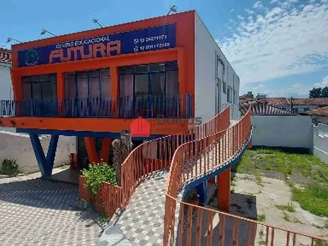 Casa com 553m², para alugar, no bairro Centro em Pindamonhangaba