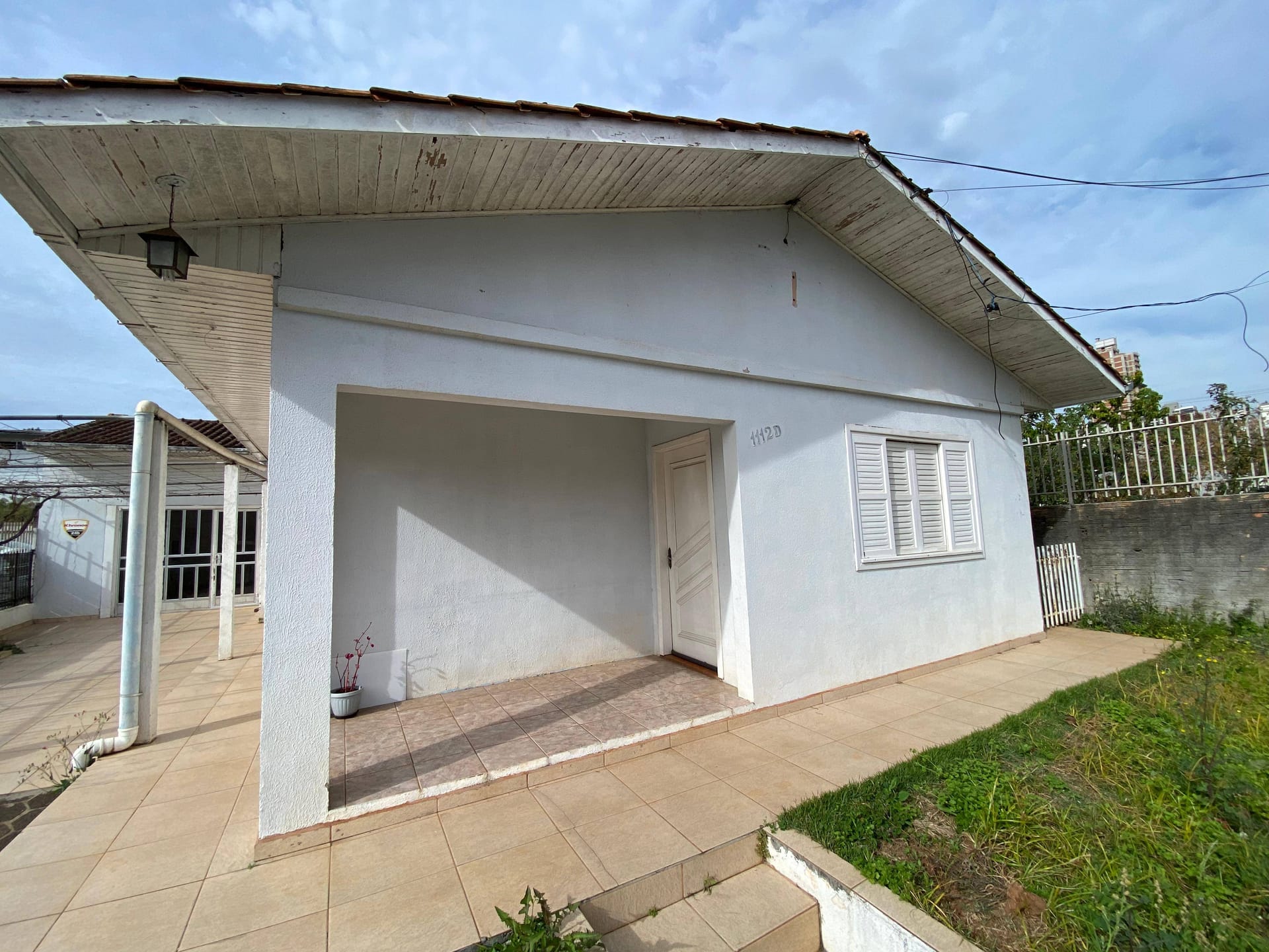 Casa para alugar com 4 dormitórios, 1 banheiro, 2 vagas de garagens e 155m² de área privativa no bairro Maria Goretti