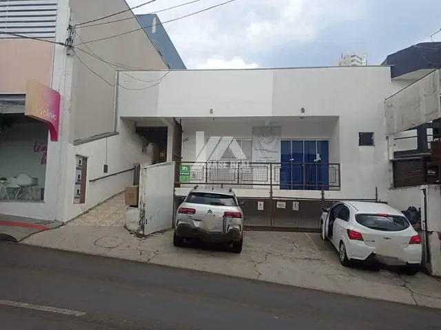 Casa com 138m², à venda, no bairro Centro em Guarapuava