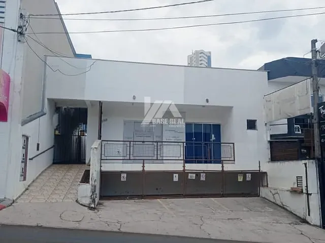 Casa com 138m², à venda, no bairro Centro em Guarapuava