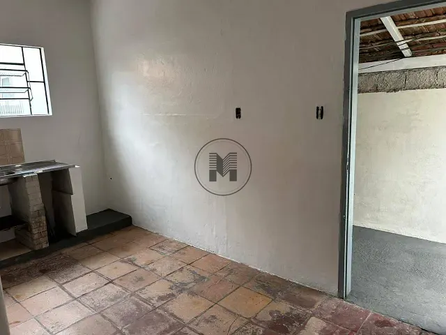 Casa 2 quartos e 1 banheiro, para alugar, no bairro Nova Guará em Guaratinguetá