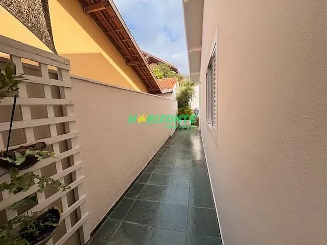 Casa 3 quartos e 2 banheiros, à venda, no bairro Urbanova em São José dos Campos