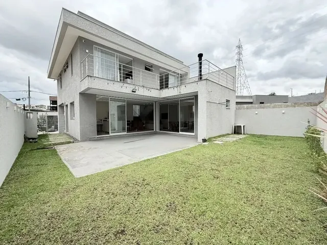 Casa com 300m² 3 quartos e 3 banheiros, à venda, no bairro Tanguá em Almirante Tamandaré