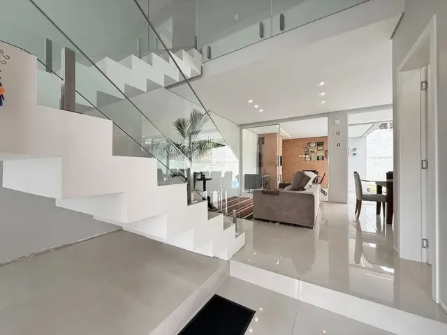 Casa com 300m² 3 quartos e 3 banheiros, à venda, no bairro Tanguá em Almirante Tamandaré