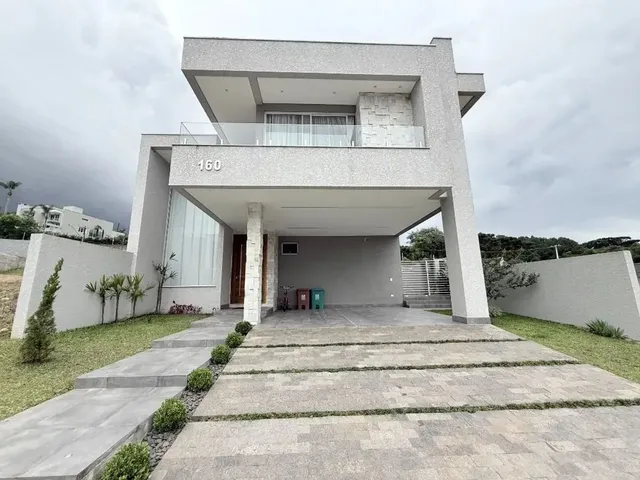 Casa com 300m² 3 quartos e 3 banheiros, à venda, no bairro Tanguá em Almirante Tamandaré