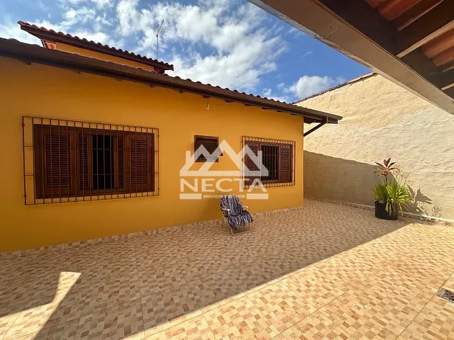 Casa com 300m² 4 quartos e 2 banheiros, à venda, no bairro Praia das Palmeiras em Caraguatatuba