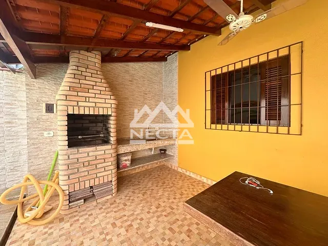 Casa com 300m² 4 quartos e 2 banheiros, à venda, no bairro Praia das Palmeiras em Caraguatatuba
