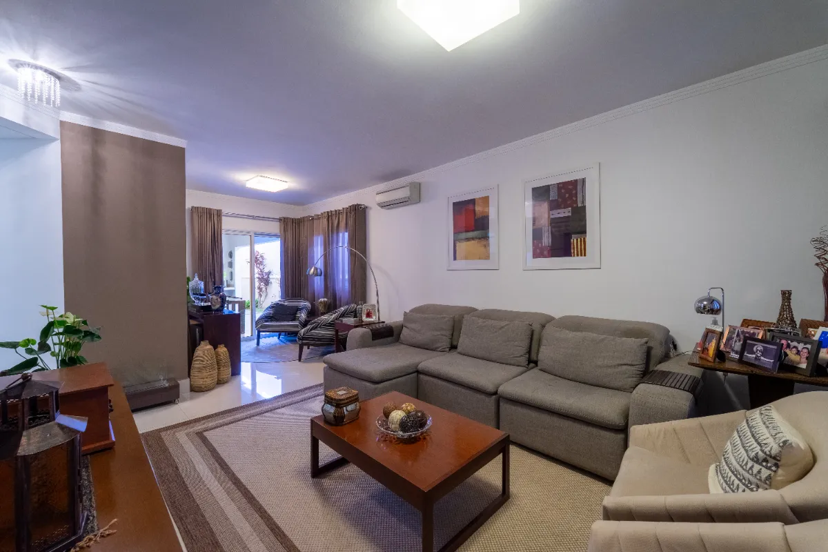 Casa no condomínio Residencial Bosque dos Jatobás para venda com 3 quartos, sendo 1 suíte, 230m²