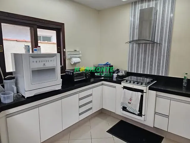 Casa com 283m² 3 quartos e 5 banheiros, à venda, no bairro Jardim das Colinas em São José dos Campos