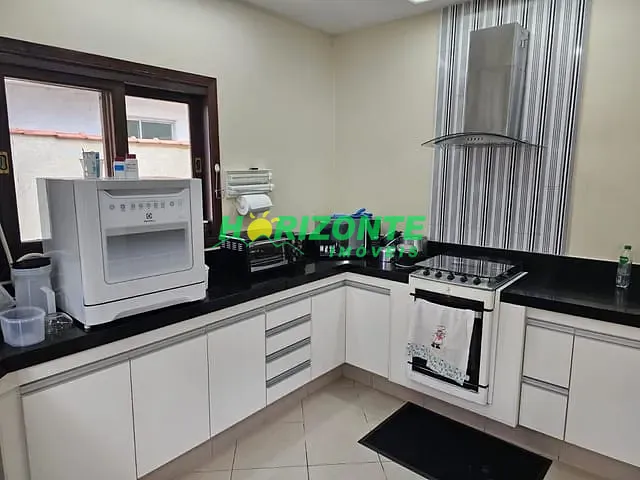 Casa com 283m² 3 quartos e 5 banheiros, à venda, no bairro Jardim das Colinas em São José dos Campos