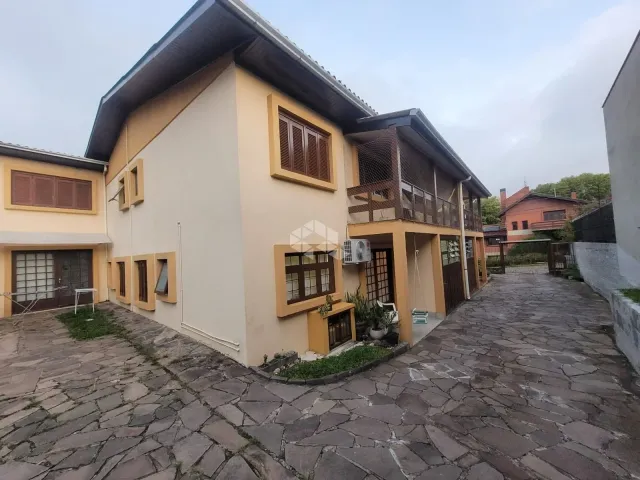 Casa 3 quartos e 2 banheiros, à venda, no bairro Jardim América em Caxias do Sul