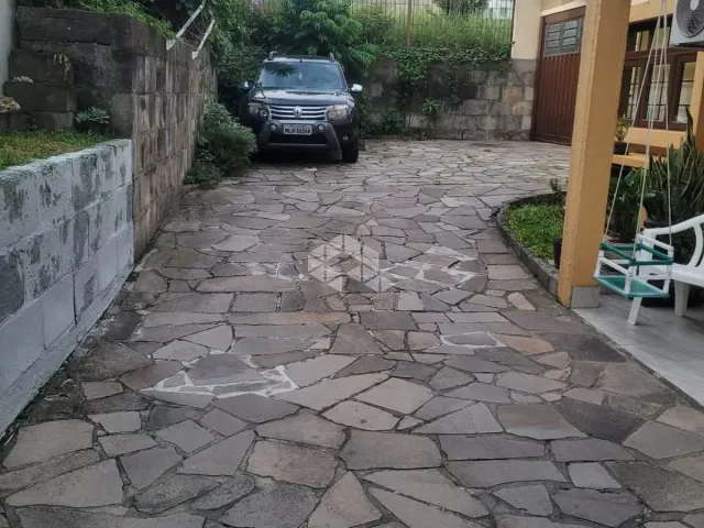 Casa 3 quartos e 2 banheiros, à venda, no bairro Jardim América em Caxias do Sul