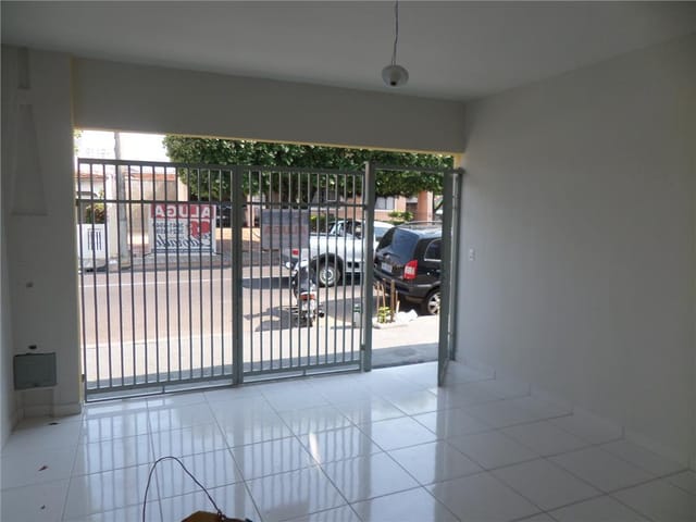 Casa com 180m² 2 quartos e 2 banheiros, para alugar, no bairro Centro em Birigüi