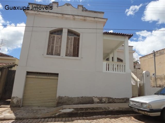 Foto do Casa - Casa com 5 dormitórios, 1 banheiro, sala de TV, copa, cozinha e quintal. | Guaxupé Imóveis Ltda