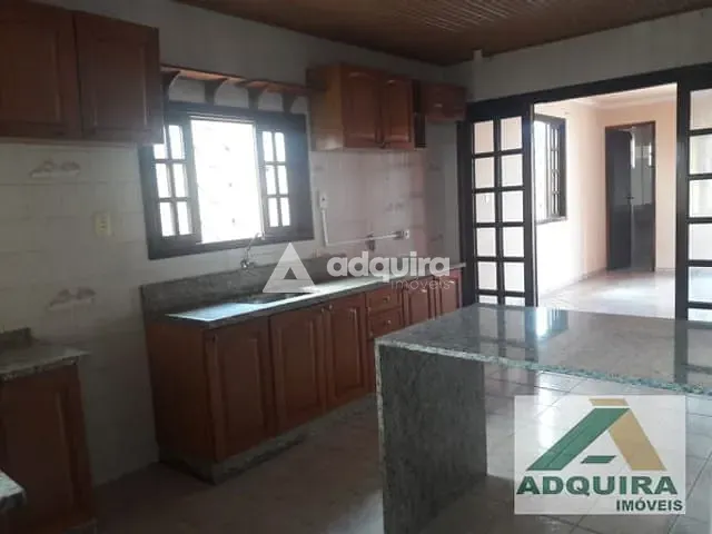 Casa com 462m² 3 quartos e 2 banheiros, à venda, no bairro Uvaranas em Ponta Grossa