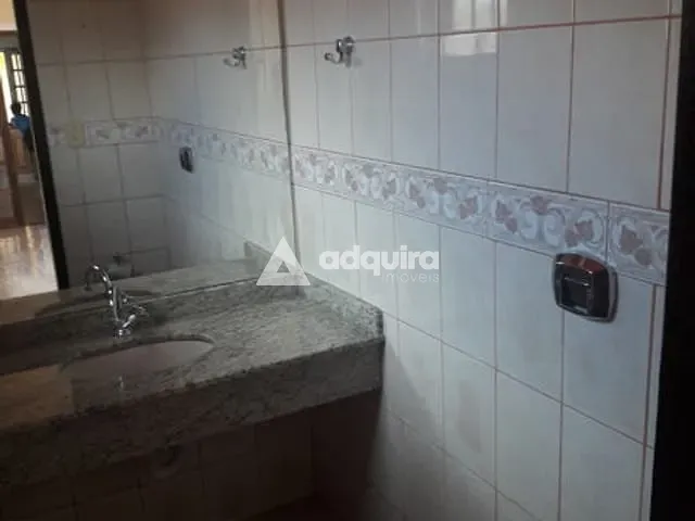 Casa com 462m² 3 quartos e 2 banheiros, à venda, no bairro Uvaranas em Ponta Grossa