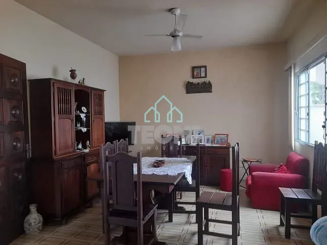 Casa 3 quartos e 4 banheiros, à venda, no bairro Parque das Flores em Taubaté