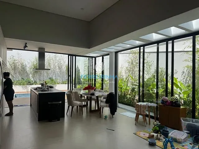 Casa com 451m² 3 quartos e 4 banheiros, à venda, no bairro Urbanova em São José dos Campos