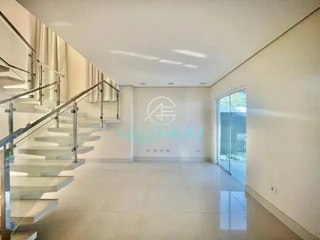 Casa com 300m² 3 quartos e 5 banheiros, à venda, no bairro Esperança em Londrina