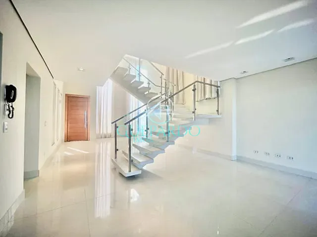 Casa com 300m² 3 quartos e 5 banheiros, à venda, no bairro Esperança em Londrina