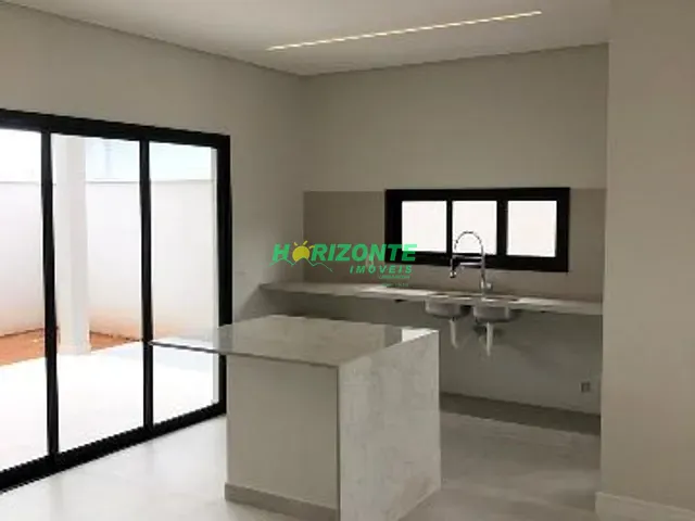 Casa com 250m² 3 quartos e 3 banheiros, à venda, no bairro Floresta em Rua Antônio Batista da Silva