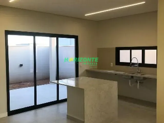 Casa com 250m² 3 quartos e 3 banheiros, à venda, no bairro Floresta em Rua Antônio Batista da Silva