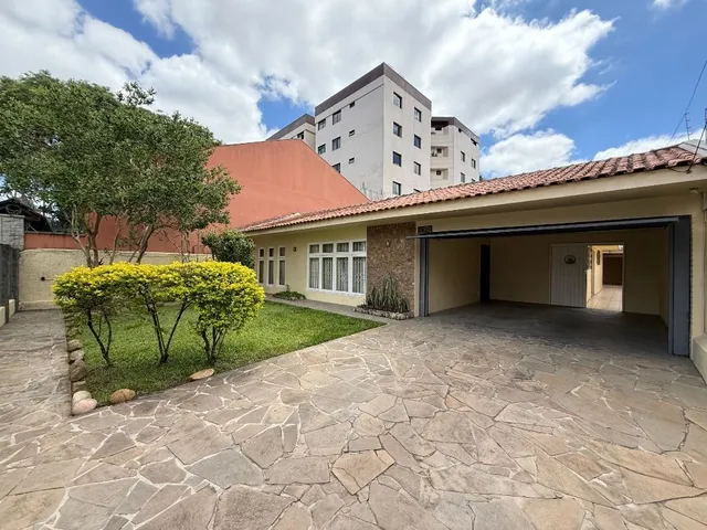 Casa com 450m² 4 quartos e 5 banheiros, à venda, no bairro Santa Quitéria em Curitiba