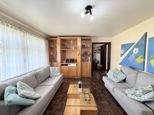 Casa com 450m² 4 quartos e 5 banheiros, à venda, no bairro Santa Quitéria em Curitiba