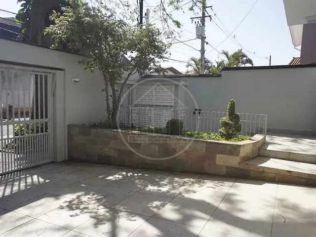 Casa com 330m² 3 quartos e 3 banheiros, para alugar, no bairro Jardim Campo Grande em São Paulo