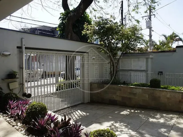 Casa com 330m² 3 quartos e 3 banheiros, para alugar, no bairro Jardim Campo Grande em São Paulo