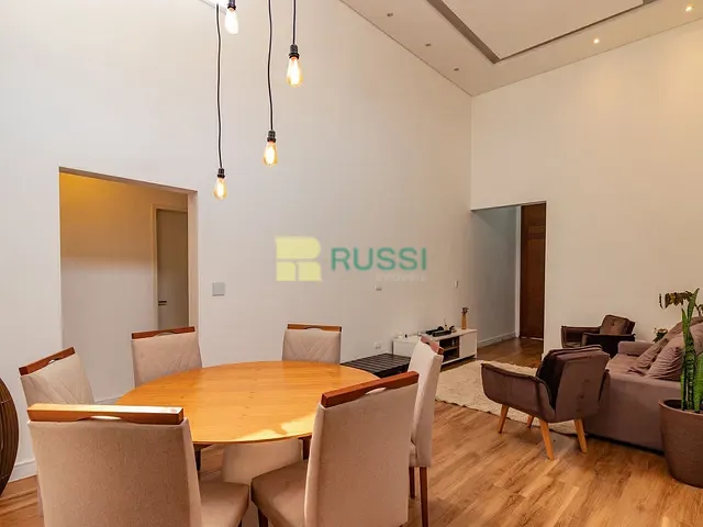 Casa com 231m² 3 quartos e 2 banheiros, à venda, no bairro Jardim Jacinto em Jacareí