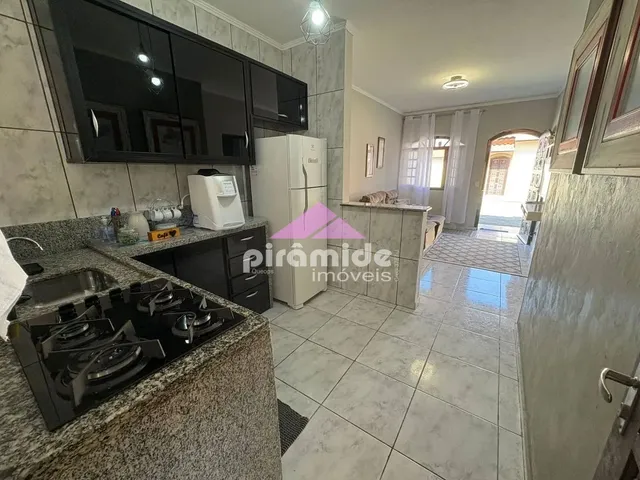 Casa com 60m² 2 quartos e 1 banheiro, à venda, no bairro Jardim Casa Branca em Caraguatatuba