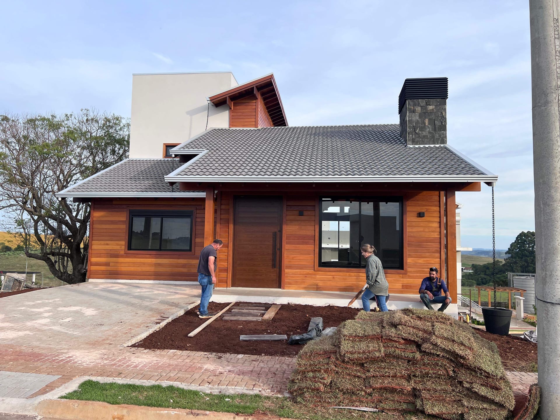 Casa à venda com 3 dormitórios, 4 banheiros, 2 vagas de garagens e 327m² de área privativa no bairro Zona Rural