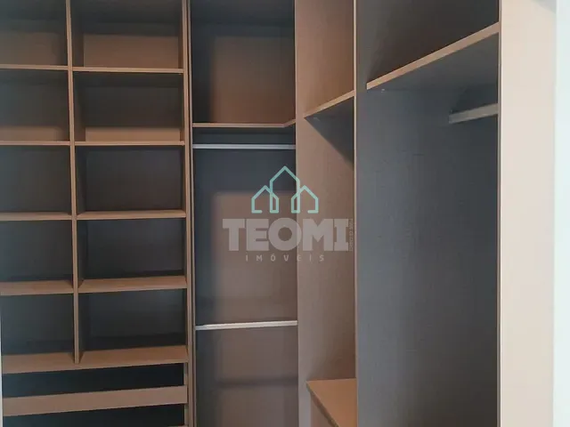 Casa com 300m² 3 quartos e 4 banheiros, à venda, no bairro Jardim Santa Tereza em Taubaté