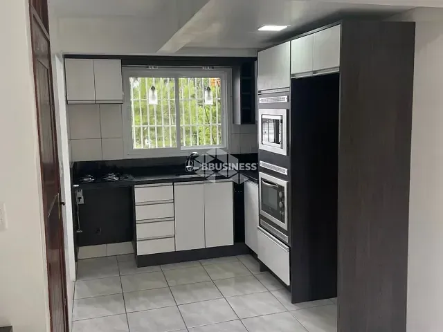 Casa 2 quartos e 2 banheiros, à venda, no bairro São Luiz em Caxias do Sul