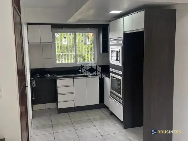 Casa 2 quartos e 2 banheiros, à venda, no bairro São Luiz em Caxias do Sul