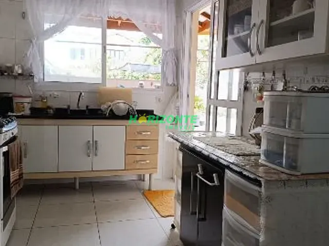 Casa com 250m² 3 quartos e 3 banheiros, à venda, no bairro Loteamento Villa Branca em Jacareí