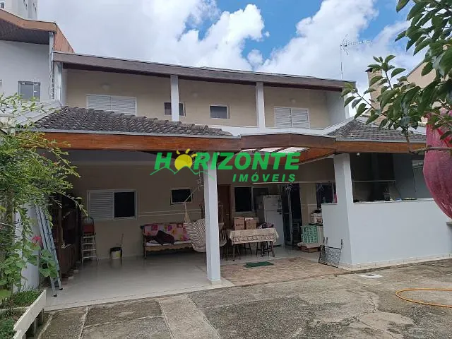 Casa com 250m² 3 quartos e 3 banheiros, à venda, no bairro Villa Branca em Jacareí