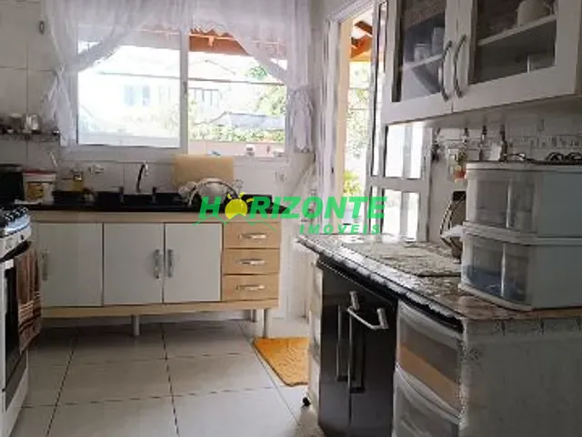 Casa com 250m² 3 quartos e 3 banheiros, à venda, no bairro Villa Branca em Jacareí