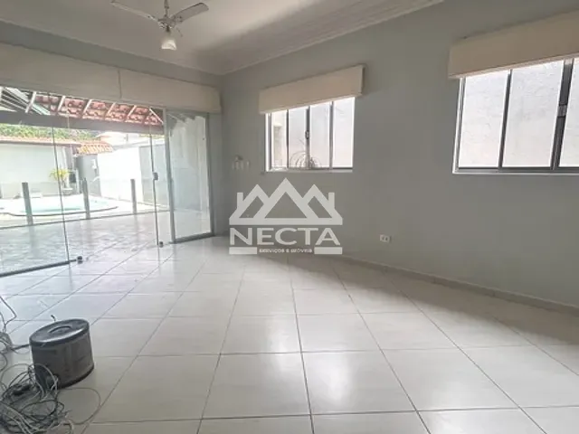 Casa com 320m² 4 quartos e 3 banheiros, à venda, no bairro Martim de Sá em Caraguatatuba