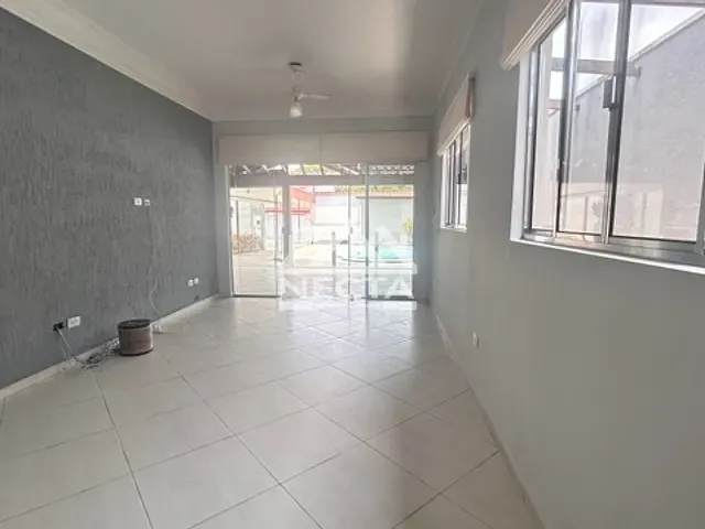 Casa com 320m² 4 quartos e 3 banheiros, à venda, no bairro Martim de Sá em Caraguatatuba