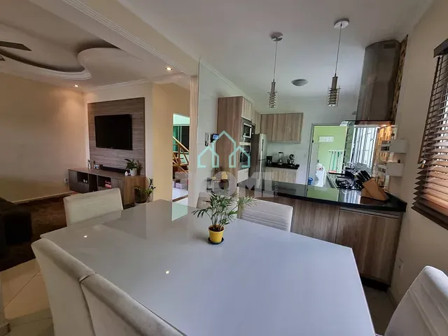 Casa 3 quartos e 2 banheiros, à venda ou para alugar, no bairro Esplanada Santa Helena em Taubaté