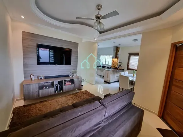 Casa 3 quartos e 2 banheiros, à venda ou para alugar, no bairro Esplanada Santa Helena em Taubaté