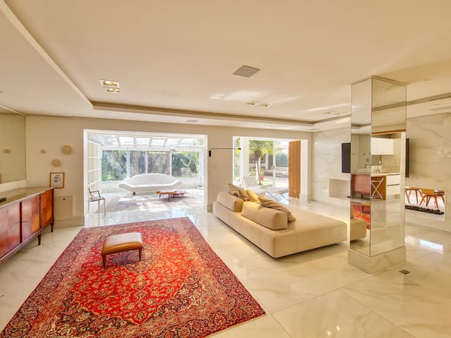 Casa com 877m² 3 quartos e 3 banheiros, à venda, no bairro Areal em Pelotas