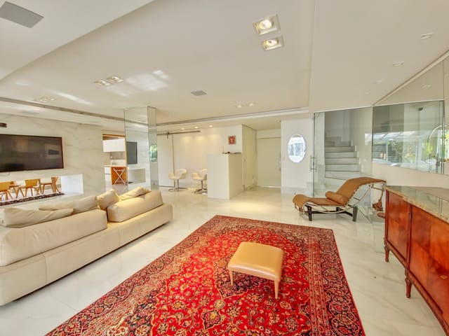 Casa com 877m² 3 quartos e 3 banheiros, à venda, no bairro Areal em Pelotas