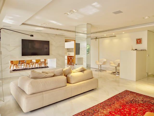 Casa com 877m² 3 quartos e 3 banheiros, à venda, no bairro Areal em Pelotas