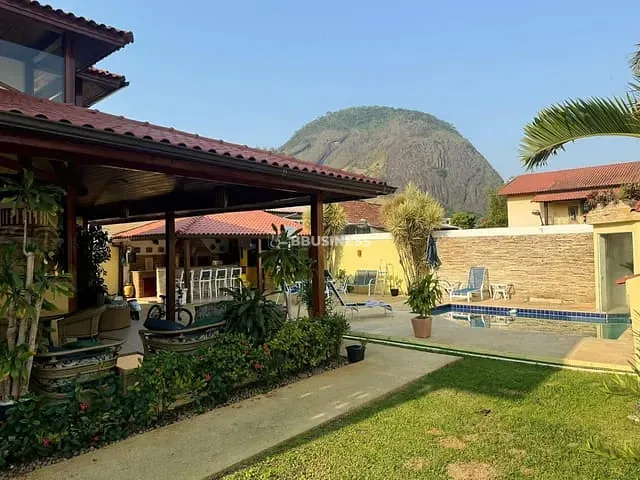 Casa 4 quartos e 6 banheiros, à venda, no bairro Vargem Pequena em Rio de Janeiro