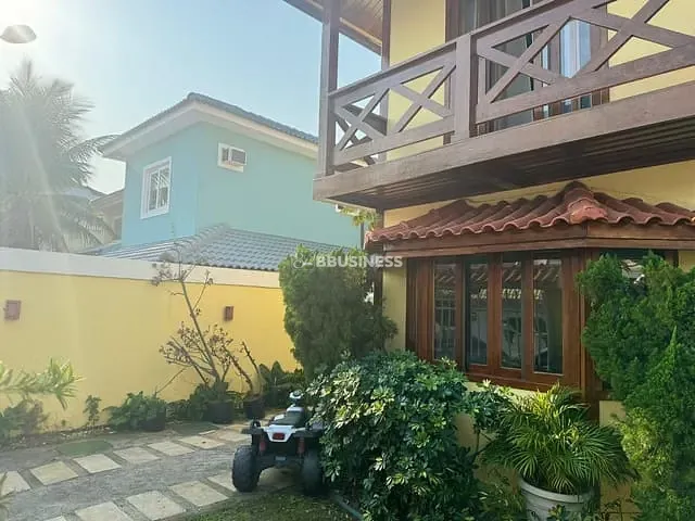 Casa 4 quartos e 6 banheiros, à venda, no bairro Vargem Pequena em Rio de Janeiro