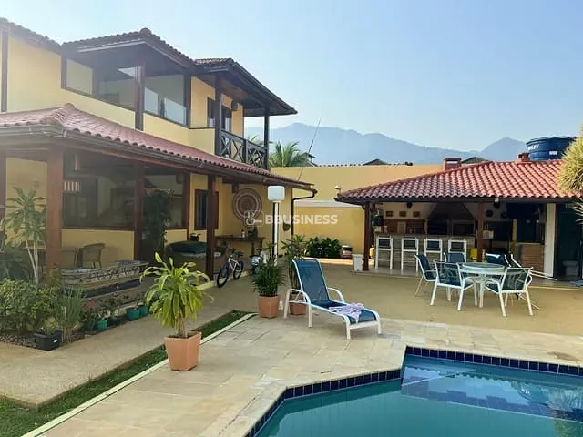 Casa 4 quartos e 6 banheiros, à venda, no bairro Vargem Pequena em Rio de Janeiro
